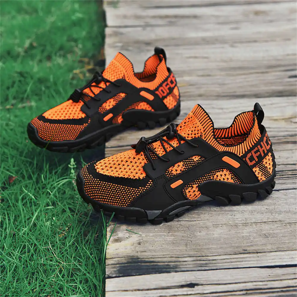 Street Fashion In Vietnam - Size 43 Size 40 Men's Shoes
